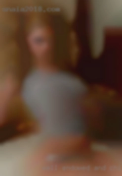 Well endowed in Chickasha, OK and need hot sex.